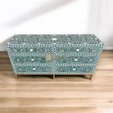 Commode à 6 tiroirs avec incrustations de nacre et motif de volutes, vert sarcelle